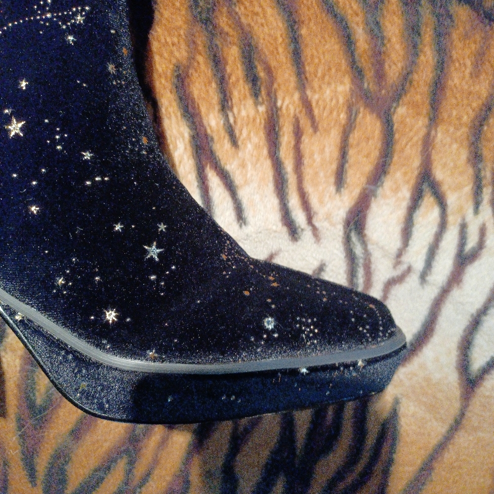 Last ONEEE! Rare! boho Celestial Dreamer Flared velvet boots💫🌚💫 new in box - Picture 9 of 12